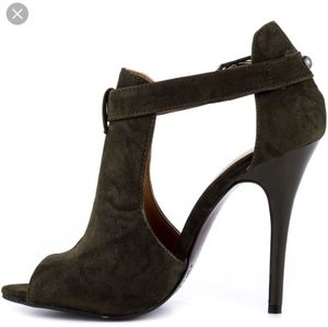 NWT  Chinese Laundry Women's Jolt Olive Green